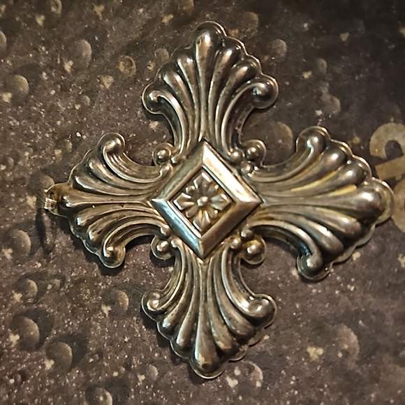 Reed & Barton Christmas Cross Ornament Limited Edition Floral Design Silver OS - Picture 2 of 4